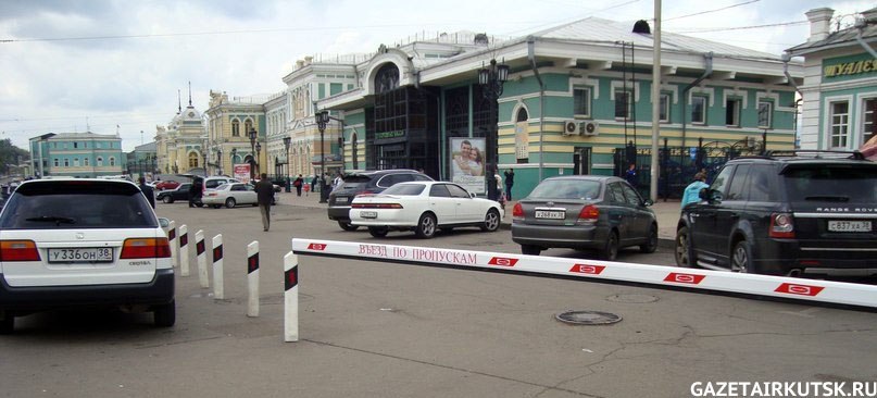 Автостоянка на жд. Парковка ЖД вокзал Новосибирск. Стоянка ЖД вокзал Новосибирск главный. Парковка ЖД вокзал Екатеринбург. Парковочные места на вокзале.