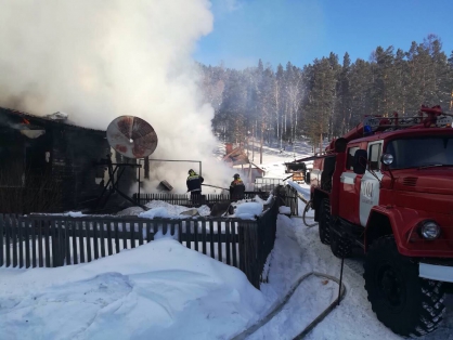 В Шелеховском районе Иркутской области во время пожара в жилом доме погибли двое детей