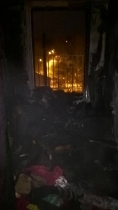 В Иркутске из загоревшейся от случайной петарды квартиры пожарными спасены двое детей
