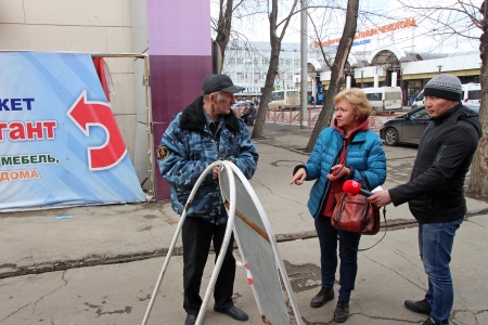 Улицы Иркутска очищают от выносных рекламных конструкций