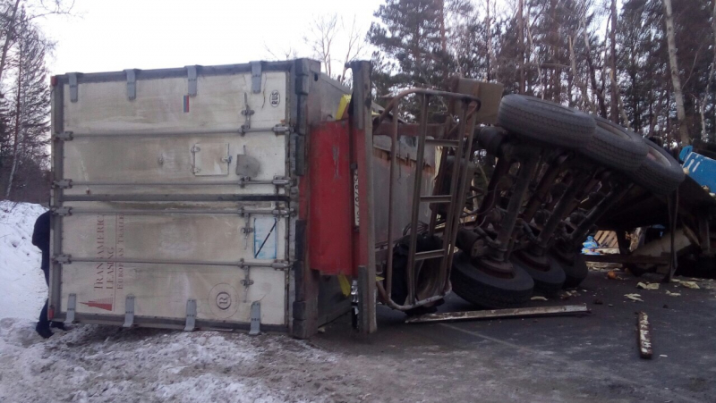 Сегодня на автодороге Р-258 «Байкал» произошло лобовое столкновение двух грузовиков