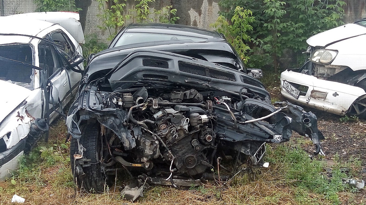 В столице Приангарья прошла выставка разбитых автомобилей