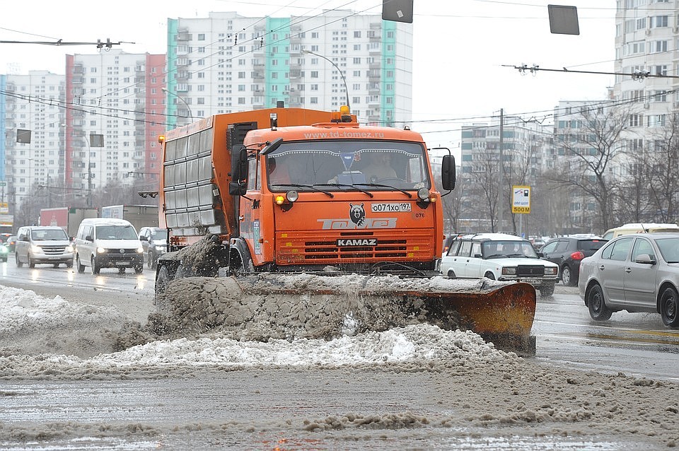 В Ангарске отказались посыпать дорогу соляными рассолами и смесями