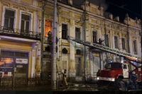 Территорию вокруг сгоревшего здания иркутского ТЮЗа привели в порядок