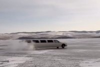 Прокуратура начала проверку после видео с дрифтом лимузина по льду Байкала